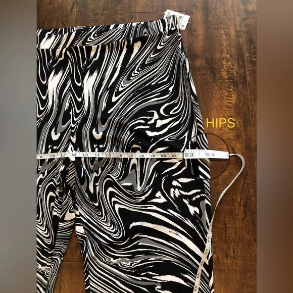 Bar III Plus Size Swirl-Print Flare-Leg Pants, Size 4X Black & White NWT - Picture 13 of 13